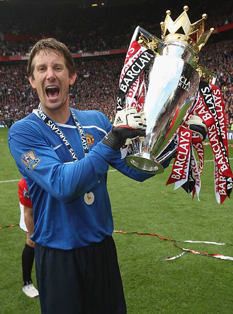 La saison 08-09 de Van der Sar c’est :- Premier League - Golden Gloove PL - XI PFA - Meilleur gardien Européen et gardien UEFA- 21 CS en 33 matchs de PL  #MUFC