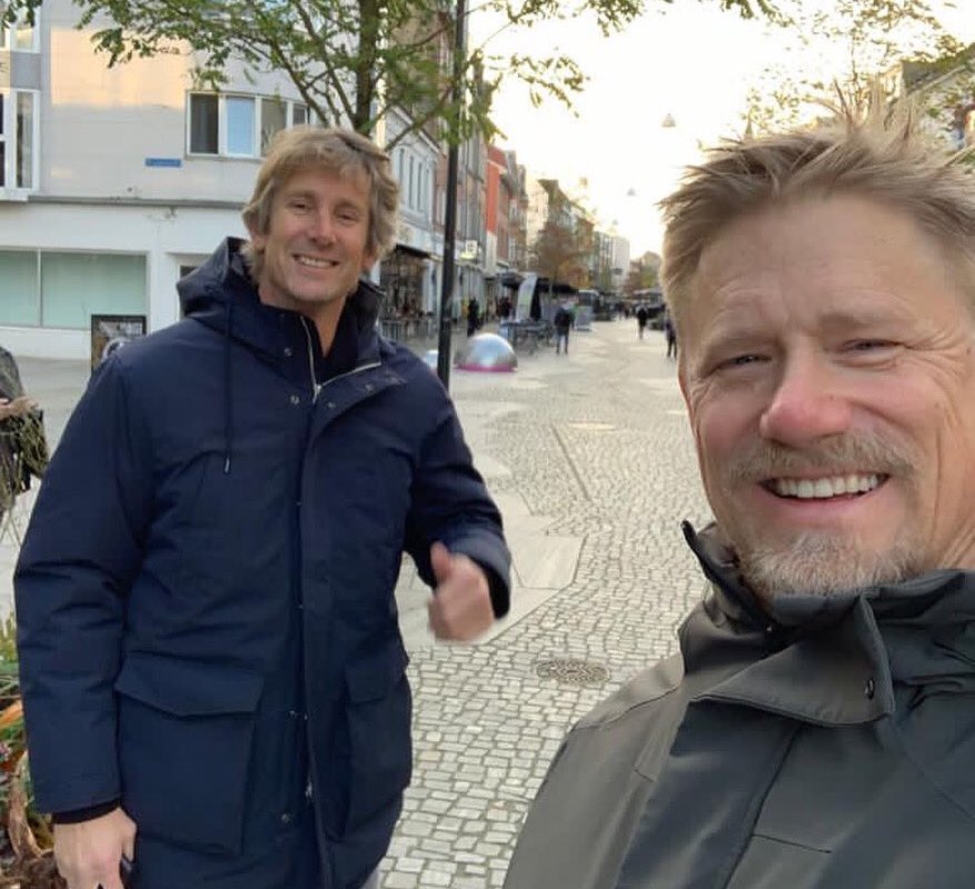 SAF : « Edwin est le meilleur gardien que nous ayons eu depuis Schmeichel. C’est un gagnant. Il a apporté avec lui une force de caractère.»Schmeichel : « C’est quelqu’un que j’ai toujours admiré. Il a mené Man UTD à 3 finales de LDC en assurant une grande stabilité derrière.