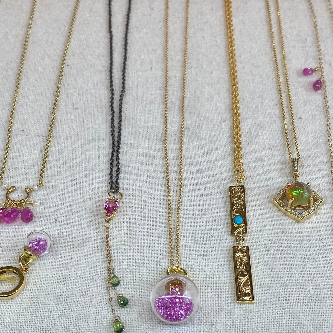 NewGild's tweet photo. A necklace by any other name, such as a collier, a collaret, a colar, etc. still sparkles with unique style and gorgeous, curated gemstones.  Come shop our incredible collection of one of a kind pieces for your next special occasion--or just because. #gallery #newgild https://t.co/GFxe3x2DC4