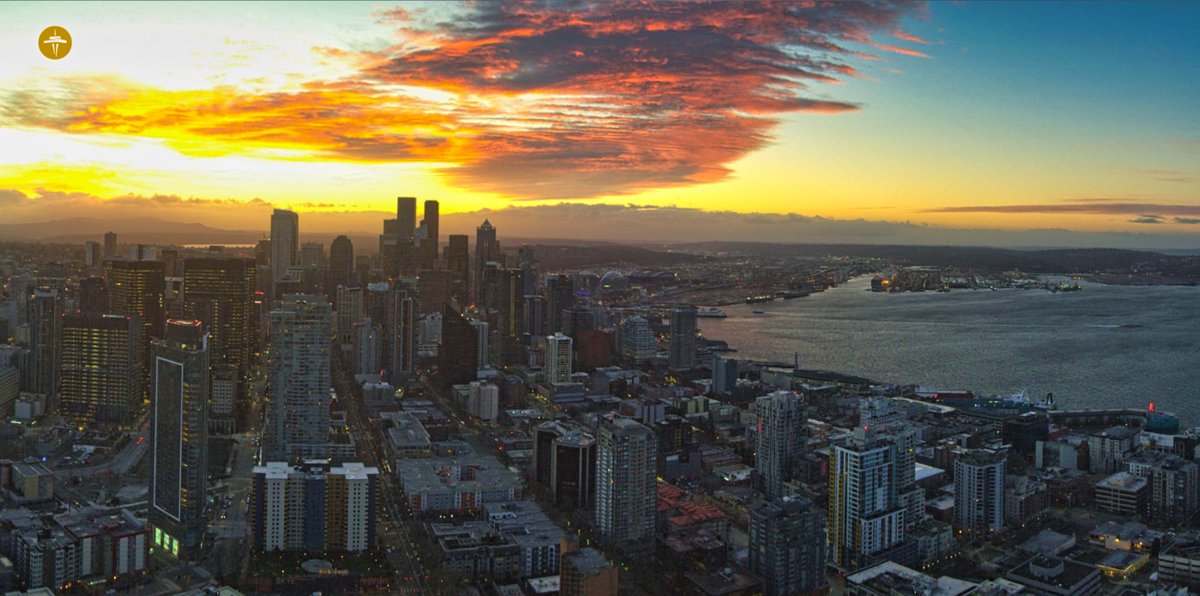 NWSSeattle's tweet image. A little moment of serenity courtesy of the Space Needle webcam after the events of the past 48 hours. #wawx