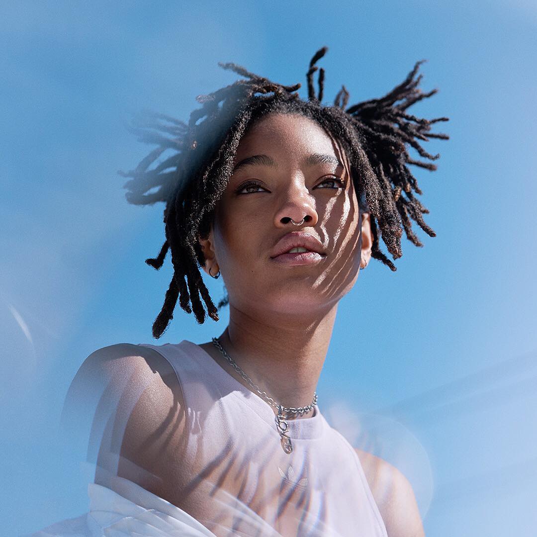 willowsmithbrs's tweet photo. Em 2019, Willow Smith fez um photoshoot para a Adidas promovendo o "Futurecraft Loop", uma edição limitada de um tênis 100% reciclado, previsto para ser lançado na primavera/verão desse ano. 🤍
#FuturecraftLoop #adidasoriginals https://t.co/Wuw0S9oXkW