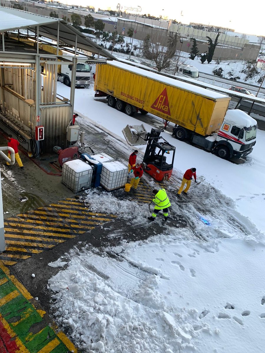 #EspírituSika #NuestraGente #FamiliaSika #orgullososdenuestragente

En los momentos complicados es donde se ve el espíritu de una empresa.
Después de #Filomena, trabajadores de Sika han colaborado de manera voluntaria y espontánea en la limpieza en nuestras instalaciones