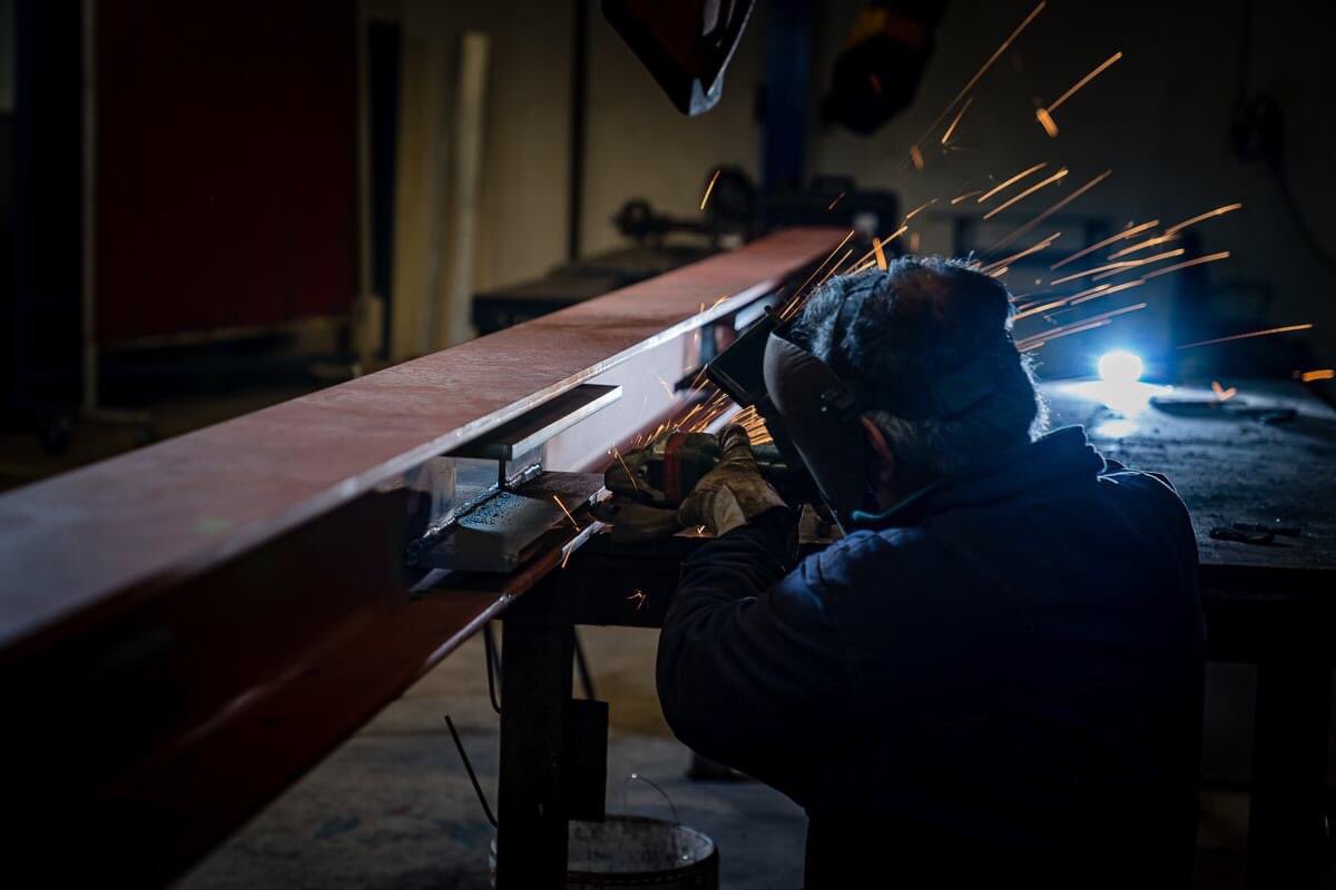 Staal nodig? Onze mannen van staal kunnen alles voor u maken! Benieuwd wat wij voor u kunnen betekenen? Neem vrijblijvend contact met ons op via 0187-492224 of info@vanwijkbv.nl.