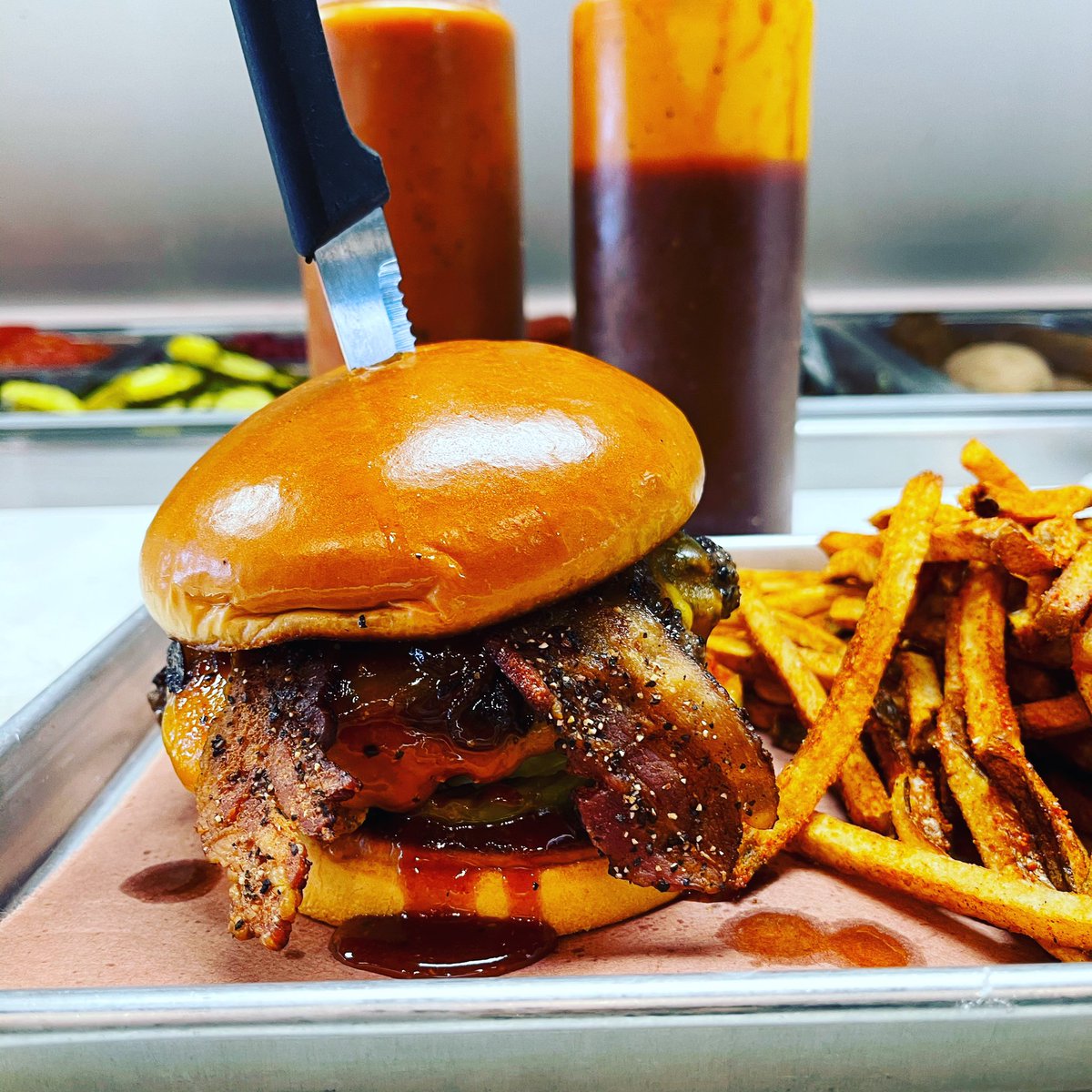 BbqRigs's tweet photo. B.O.W-
The Smoke-House Burger-
8oz Burger, Charred Onions, Peppered Bacon, Aged Cheddar, House BBQ Sauce, Lettuce, Tomato, Pickle, Toasted Brioche.
BBQ Spiced House Cut Fries.
$15
412-646-5250
#burget #bbq #food #bigrigsbbq https://t.co/pynxOQGKNW