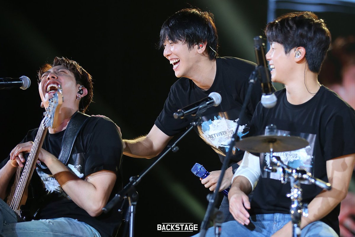 Lok_Boice's tweet photo. 🥳🥳🥳
축하합니다~축하합니다~
씨엔블루 11주년 축하합니다🎺🎺

Thank you CNBLUE
앞으로도 잘 부탁한다잉~🙇🏽
#씨엔블루
#CNBLUE
#11년된_스토리_고마워_씨엔블루
#과거현재미래_씨엔블루와_함께 https://t.co/FAAFt5yoeM