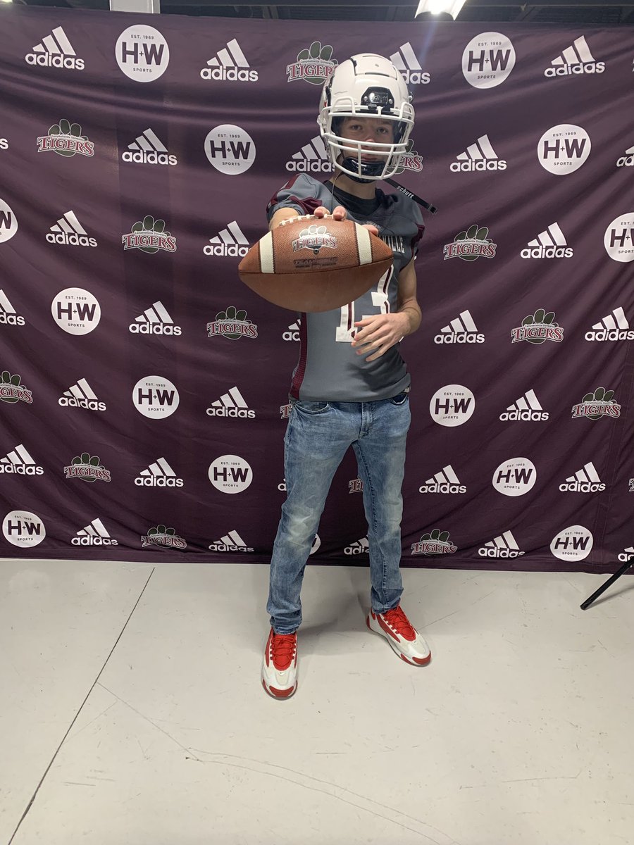 BGrabowski13's tweet image. Great visit today to Campbelsville University! I really enjoyed touring the campus and facilities and seeing what the school is all about. I look forward to coming back!🔴⚪️ @CvilleTigersFB @CoachHBrown8 @PerryThomasCU @CSmithScout @QBHitList @AppalachiaPrep @Dabigman41 @BVEvery