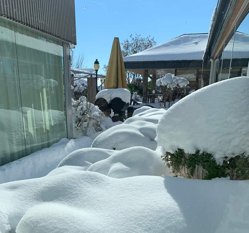 ¡La nieve viste nuestros jardines y fuentes! Preciosas imágenes las que nos está dejando este temporal de frio y nieve ❄
#LaRomanée #BodasConEstrellas