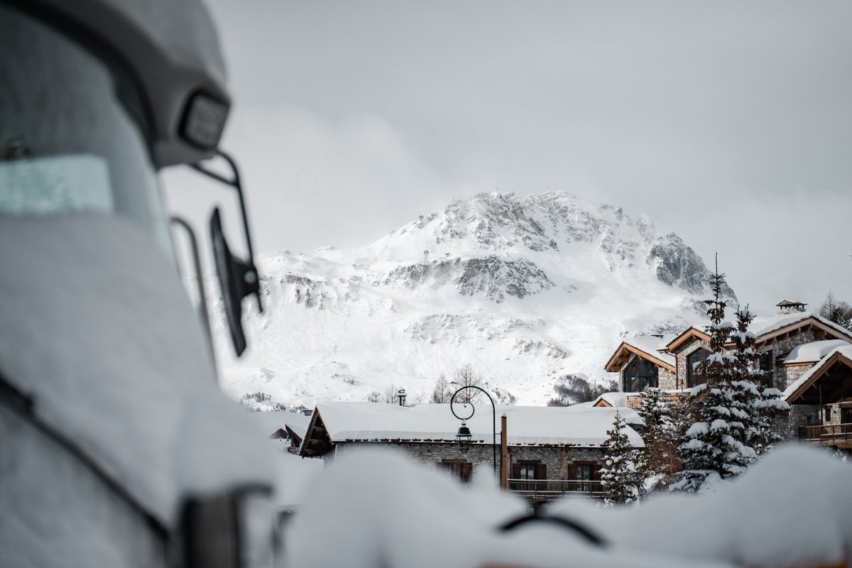 ❄️ Il est tombé 30 cm de neige dans la nuit d'hier soir au Fornet, et ce n'est pas fini ! ⚠️ Attention lors des sorties en ski de randonnée dans le domaine montagne, le risque d'avalanche est fort (4/5) !
Plus de détails 👉 valdisere.com/live/enneigeme…
#valdisere #snowfall #lefornet