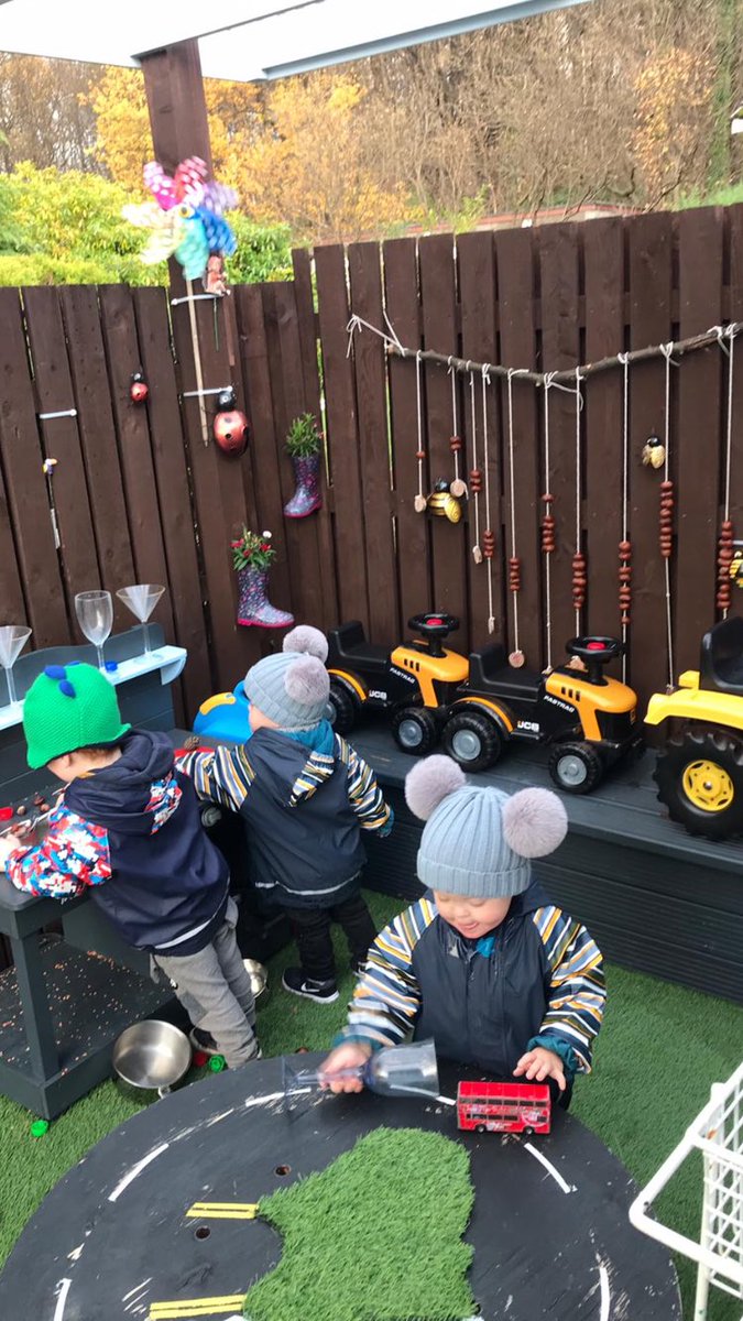 lisa46511166's tweet photo. Using our imagination whilst out in the garden! #imagination #beingcurious #independentlearners 😊👍 @ClacksELC https://t.co/7sG5BqiLQQ