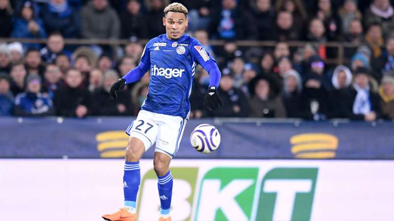 Galatasaray, Strasbourg'un sağ beki Kenny Lala ile ilgileniyor. 29 yaşındaki Fransız futbolcuya Leverkusen de talip. (Le10Spor)