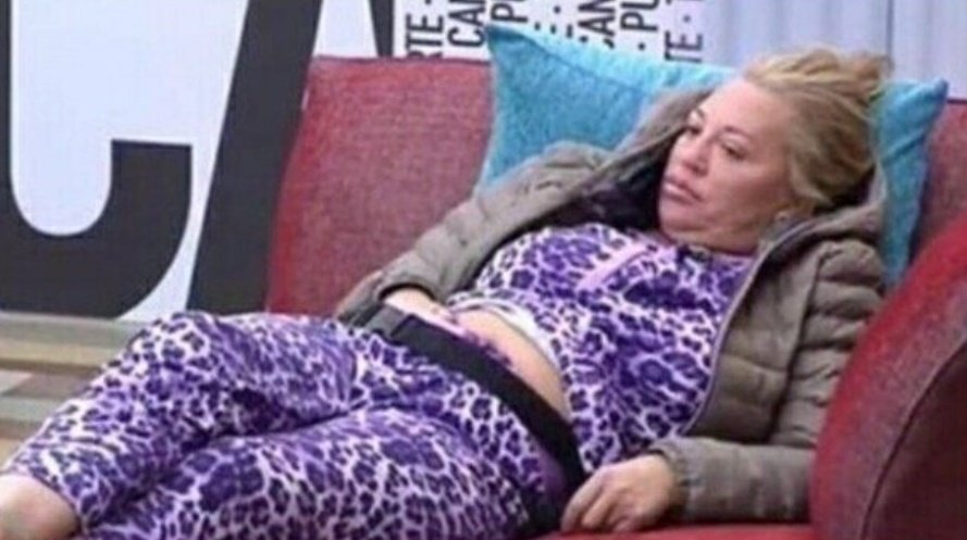 mi profesor: sois el futuro de la sociedad
yo en mi casa viendo su clase: