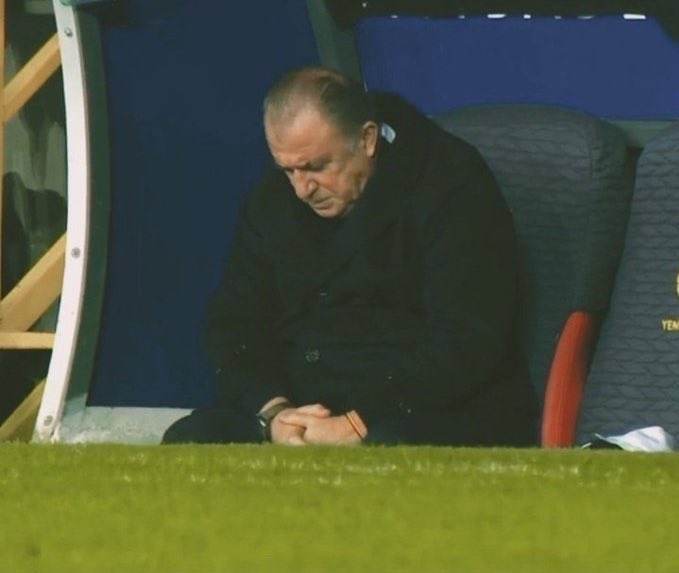 DervisEren's tweet photo. Ve yine tekrardan biz bize kalmıştık 💛❤#YalnizDegilsinFatihTerim https://t.co/UseGPQ2CMD