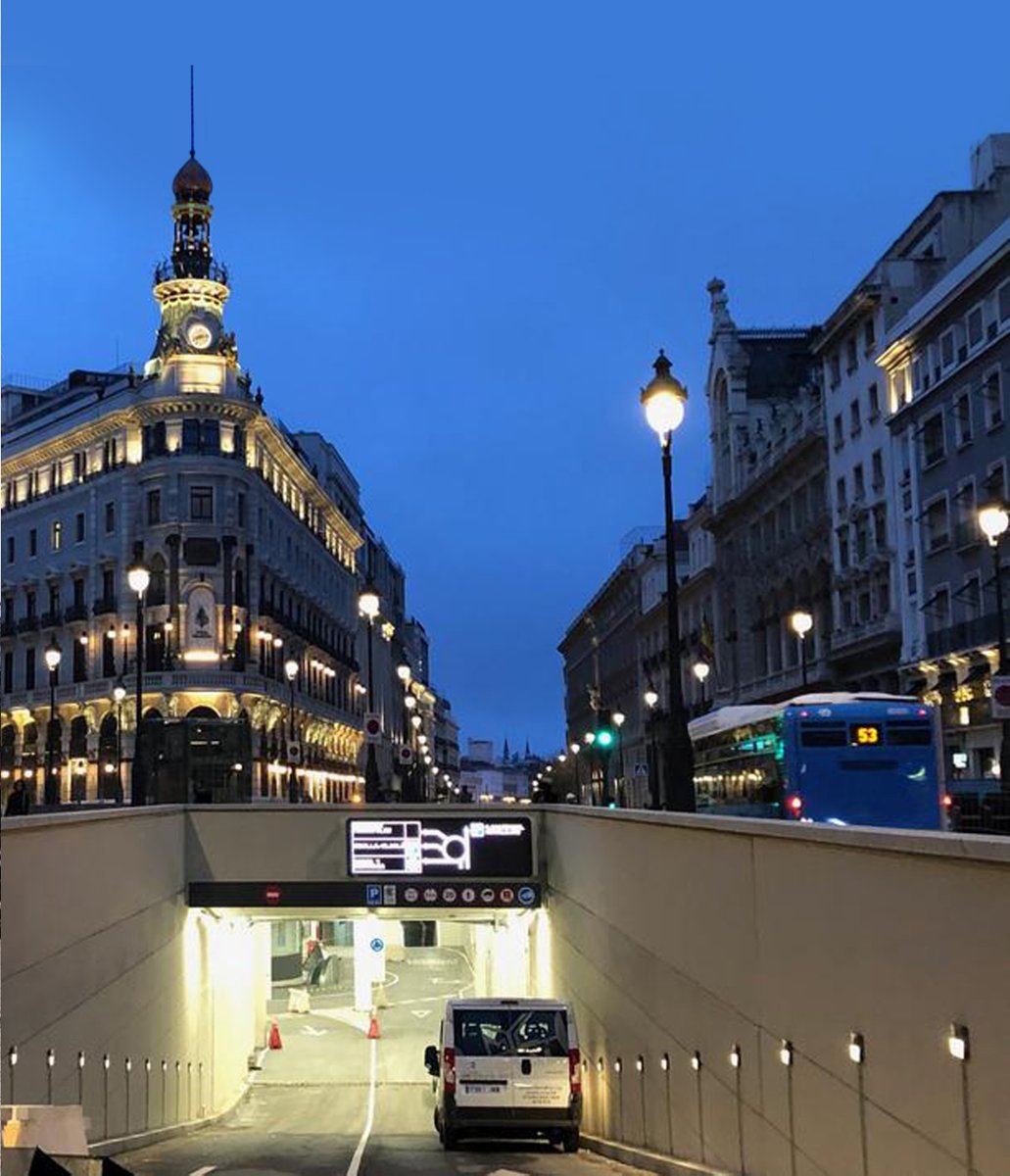 Madrid: Cómo era en los años 30. Cómo luce hoy.. ¿Quién quiere llegar a la Puerta del Sol paseando por una acera amplia y arbolada, subido a un bello tranvía electrico o en el metro, si puede meter su coche hasta el pedestal del oso y del madroño gracias a los amaños municipales?