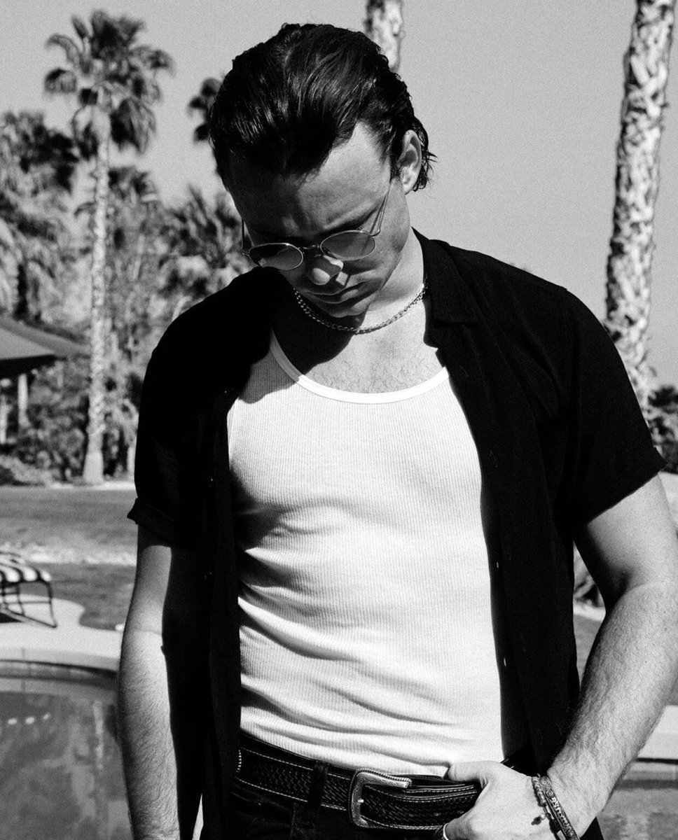 ashtonsgallery's tweet photo. https://t.co/jP9xGzwiCI