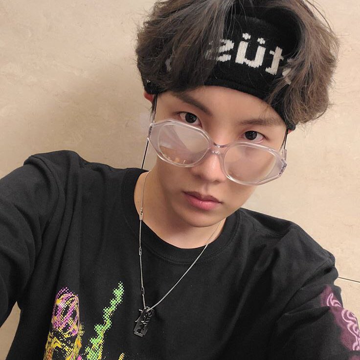 Jung Hoseok’s duality — a long and heart-stealing thread