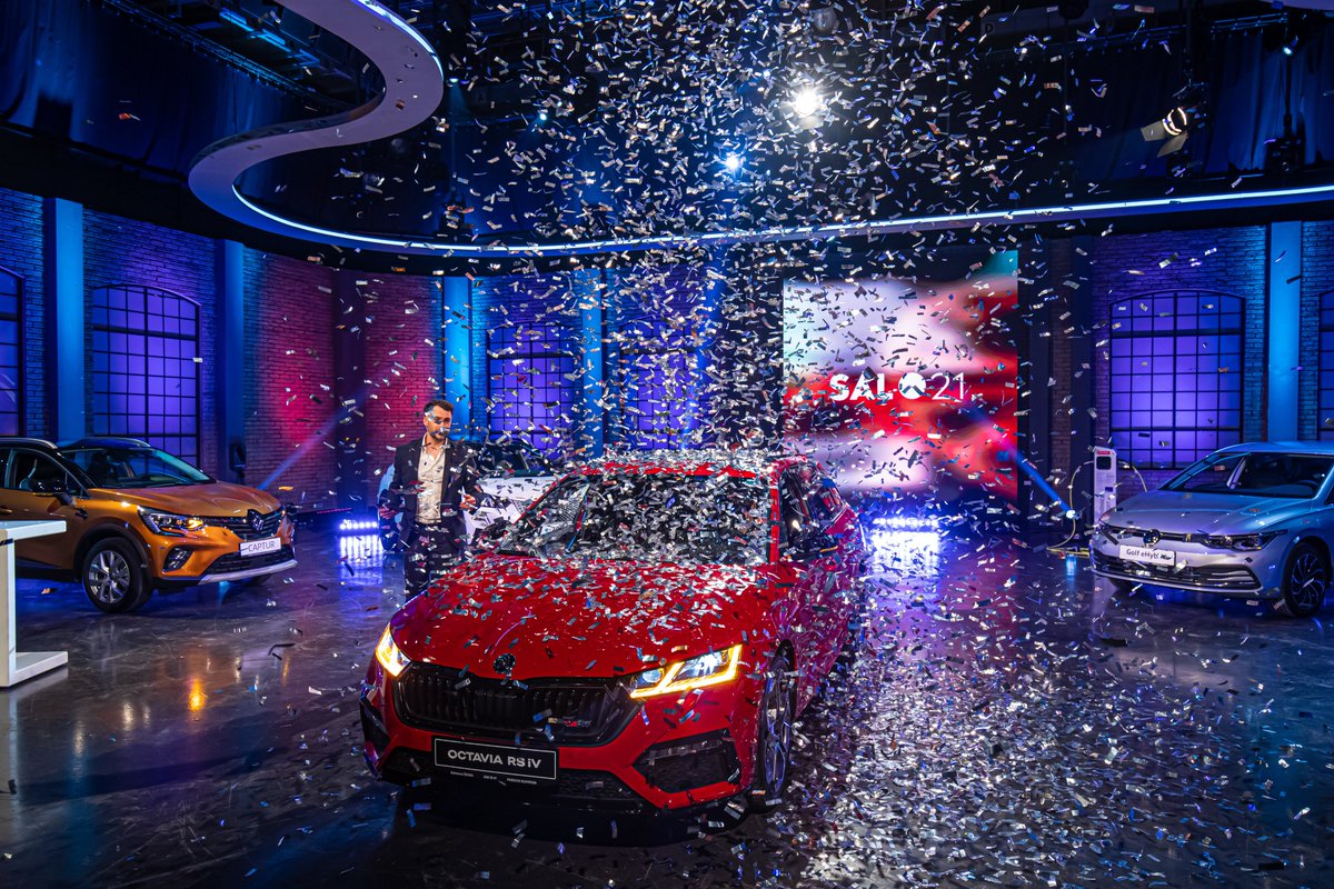skodaautonews's tweet photo. The #SkodaOctavia was named Slovenian Car of the Year 2021. 🏆
Following on from 2014, this is the 2nd time the panel of editors from the 🇸🇮 media as well as consumers thereof awarded the #SKODA #OCTAVIA with this prestigious prize. Pictured: ŠKODA 🇸🇮 Brand Manager Petr Podlipny. https://t.co/XAs6ENvU77