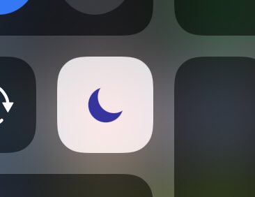 Arıyorum açmıyorsun mesaj atıyorum bakmıyorsun ne işin var ne yapıyorsun tüm gün?
Tüm gün;