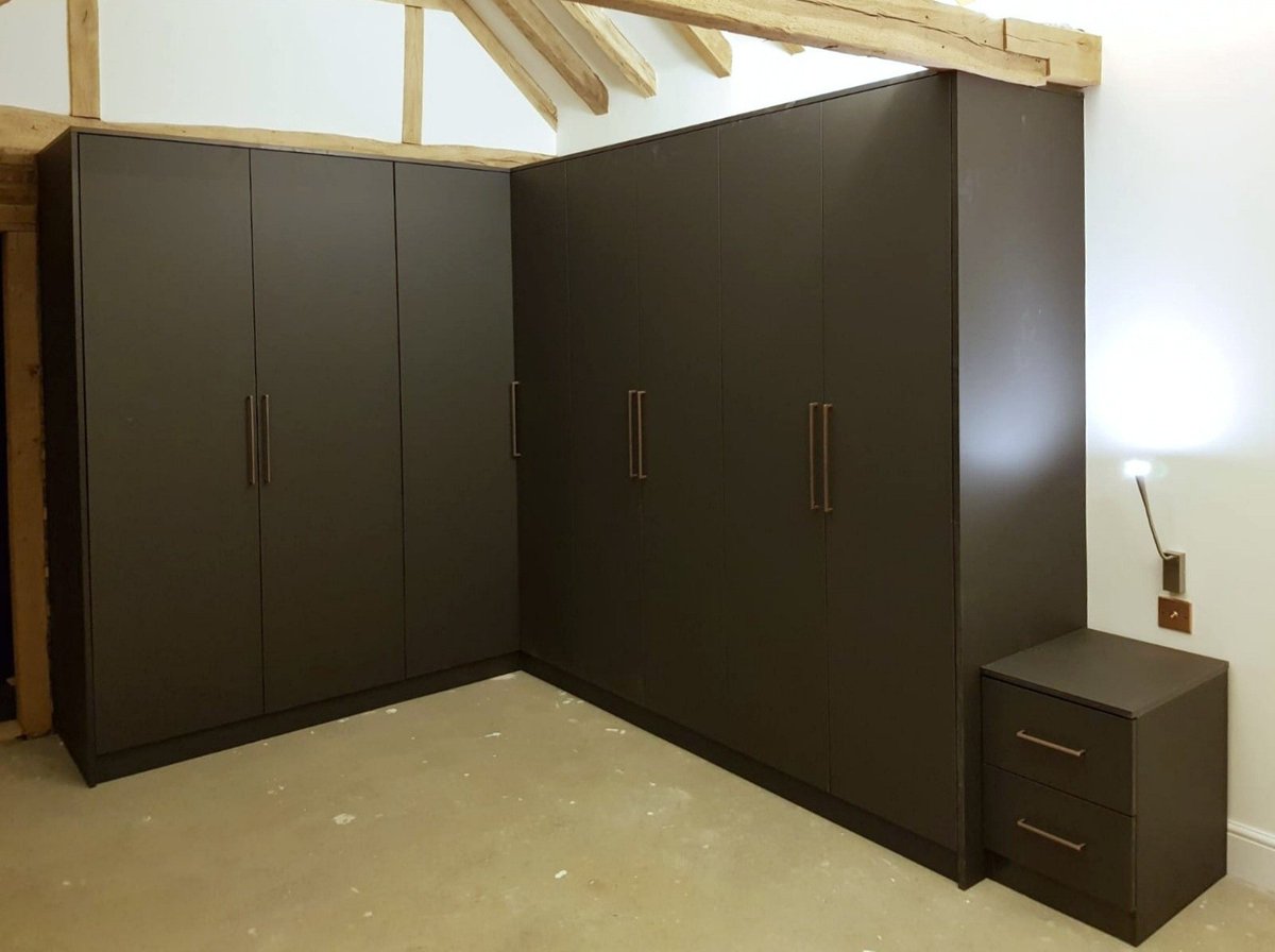 AesthetixLtd's tweet photo. Throwing it back to 2019, We installed these charcoal grey matte wardrobes with with copper handles in this lovely barn situated in Horley. Tell us what do you think? 🖤
#MadeToMeasure
#BarnWardrobes #barnconversion #wardrobegoals #dreamcloset #masterbedroom #fittedwardrobe https://t.co/0pEm0oNcKm