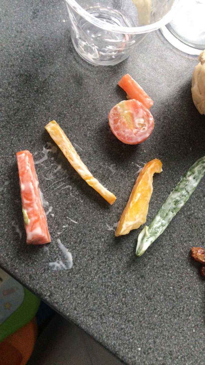 UniversallyCha2's tweet photo. @Chartwells_UK @MarcusRashford @vickyford Is this really good enough? And why should we tolerate it just being good enough for our children. Absolutely disgusting! A 7 year olds #FreeSchoolMeals. Give my sister the voucher she can feed her 2 children for less! Save time, resources and money- simple. https://t.co/HR5Q5G943B