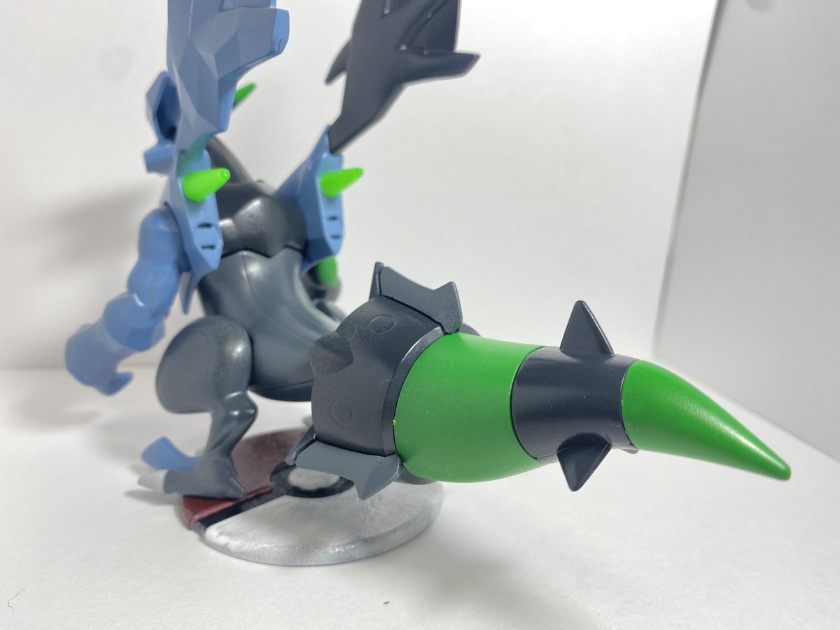 ↑before ↓after ブラックキュレムを色違いに塗装してみました！結構