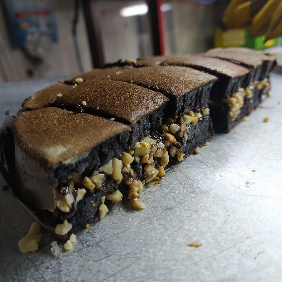 OmaIceCream's tweet photo. @Kuliner_Bandung Wuih...mantaff...Apalagi makan martabak ketan hitam plus seruput kopi hideung... https://t.co/eGHW2OPrLU