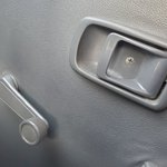 車の窓の開閉は元はくるくるだった!安全性は高いとされていたそう