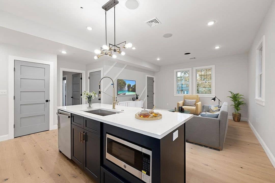 builtbybrosco's tweet photo. The new #builtbybrosco doors look great! Thanks for sharing, #centerlinedevelopment - visit their #instagram for more pics of this recent #jamaicaplain project!
#bostonbuilders #mabuilders #keepcraftalive #brosco #broscodoors #primeddoors #interiordoors https://t.co/tyDR1tm0kC
