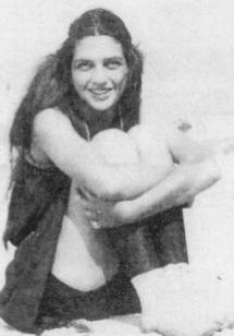 By the time she was 3 y.o. her father had left. Her mother went back to the theater and raised Kay on the road. She never spent much time in one place until they settled in NYC area in her teens. Kay at around 16 y.o.