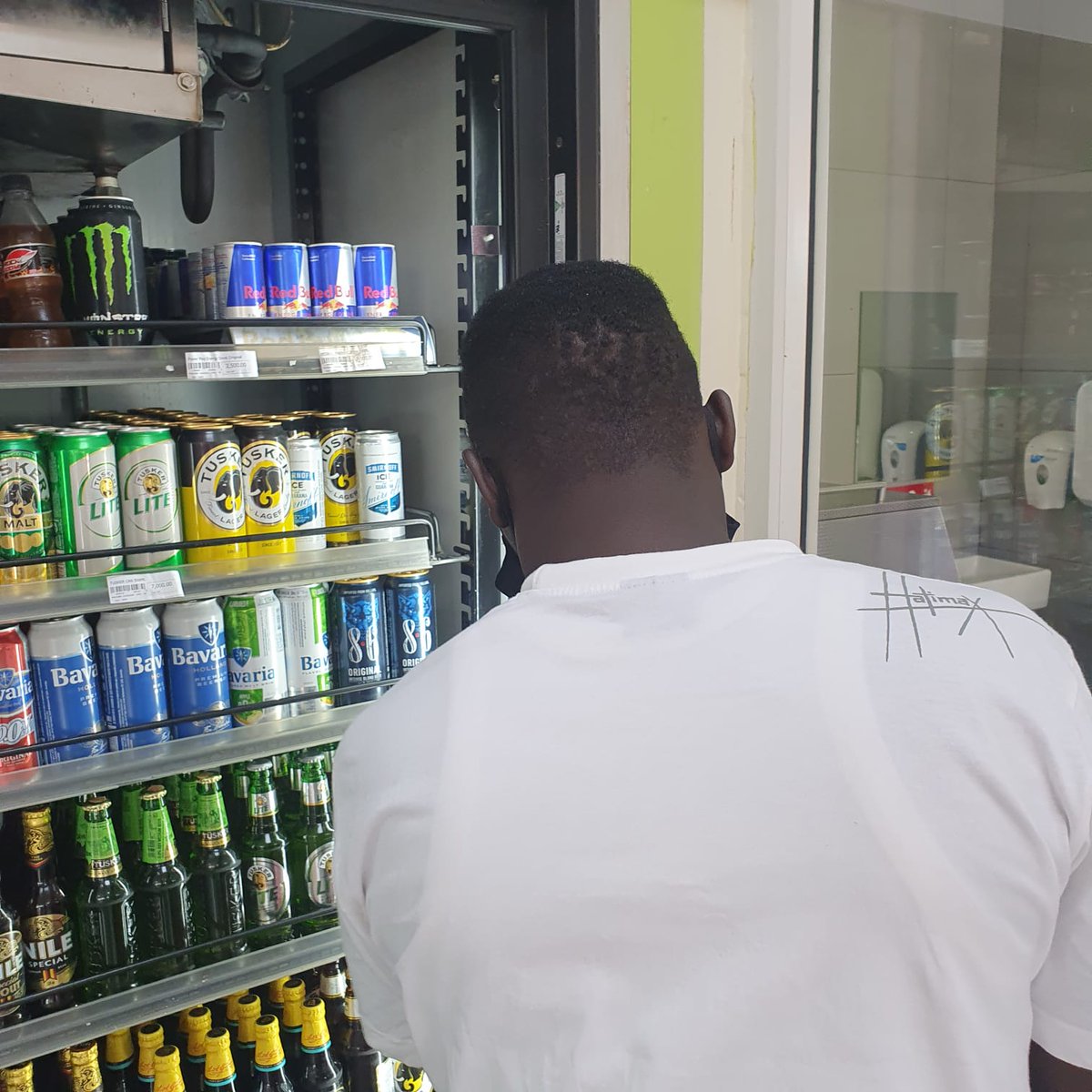 Faizafabz's tweet photo. Anyways Byona mubikole naye don't forget to stock up for the election weekend with some essentials at Shell select to avoid unnecessary movements and interruptions as you catch up with the results. A voucher or trolley dash might be in the offering too π.
#shopatShellandwin https://t.co/RiKg0lgw5W