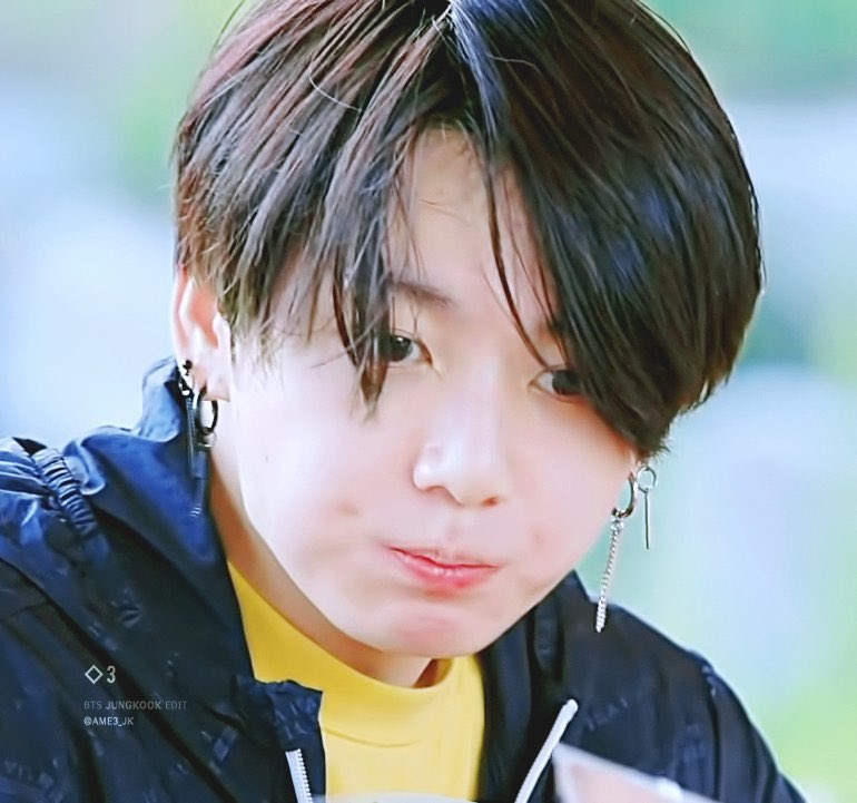 JJK_Times's tweet photo. #먹짱_전정국_대회 (Good Eater Jeon Jungkook Contest) is trending at #2 in Korea 🇰🇷 as Armys post cute photos of Jungkook eating food https://t.co/1qd669lY97