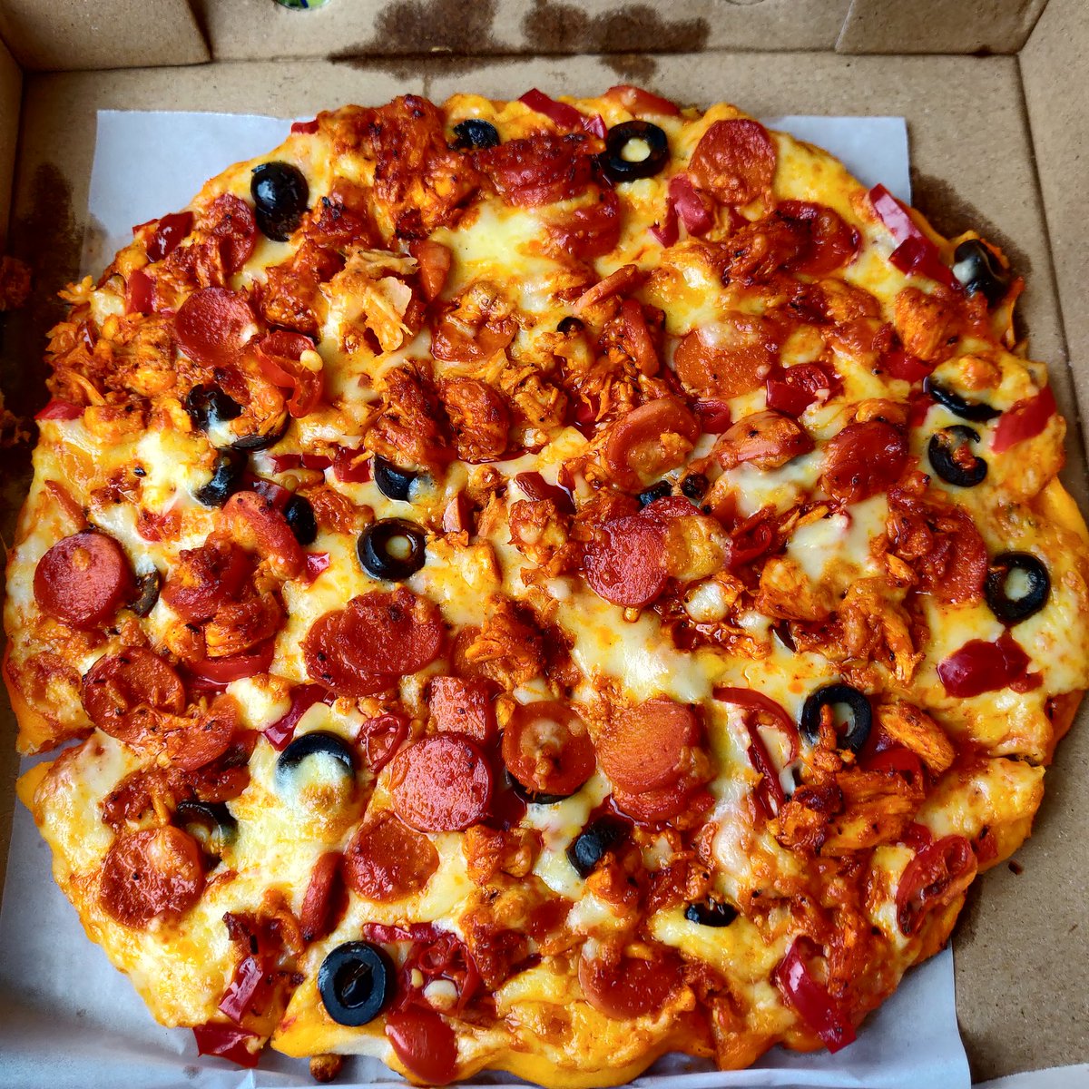 Deepakc48346992's tweet photo. Wood fired Italian 🍕 pizza , This Africano Pizza from Sijis pizza street Cochin,  they sever Authentic Italian pizza cooked in a Wood-fired oven. 
#pizza #cochin #sijispizzastreet #swoodfiredoven #MasterPongal #masterpizza #masterleaked #mastertickets #deepakfoodstories https://t.co/1qc5QYUjjy