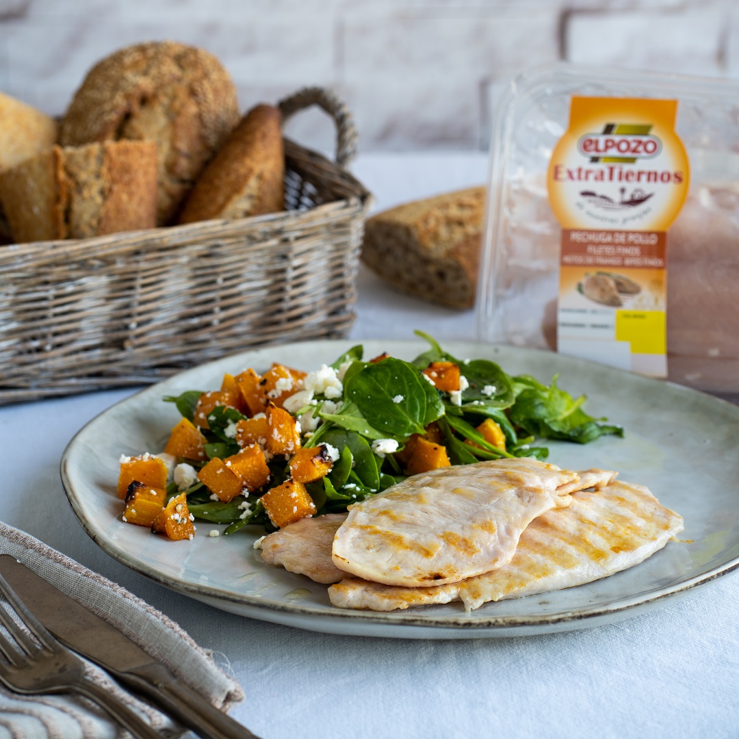 ElPozoAlimenta's tweet photo. No hay excusa para no preparar una comida rápida, sencilla, sabrosa y saludable 😉
Pechuga de pollo #ExtraTiernos a la plancha acompañada de verdurita y requesón 😋 ¡Se te hará la boca agua!
#ElPozo #UnoMásDeLaFamilia https://t.co/qhfmVir50Z