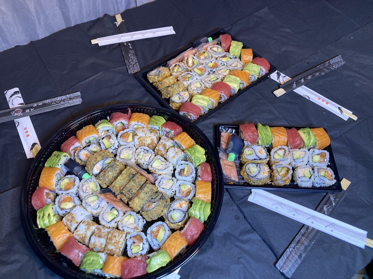 Oums_Prince_K's tweet photo. Bonjour Twitter je lance le SushiBukai des sushi en livraison sur paris de 21h à 5h du matin. Merci de partager
Instagram : SushiBukai 
Snapchat : SushiBukai https://t.co/Or3XHBZxbS
