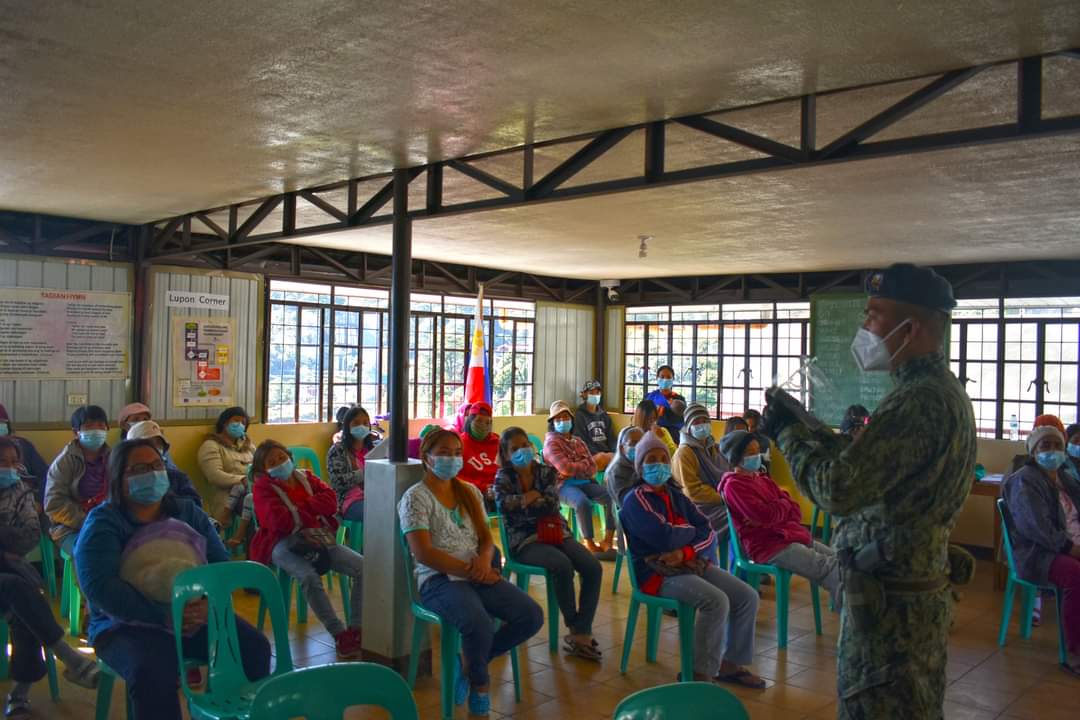 PNPRmfb1502ndMC's tweet photo. "BIDA ang my alam"
Infodemic Drive conducted at Poblacion, Tadian, Mt. Province 

Read: https://t.co/lYQWOzJKfl

@RMFB15cares
@rwinp88
@PNPCordillera https://t.co/WtyQshq8Xo