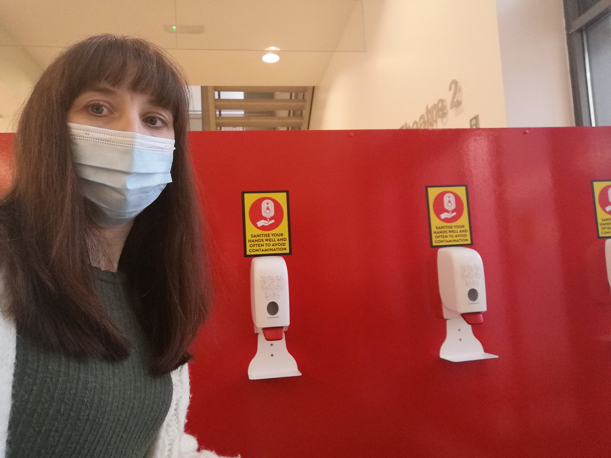 drjulespsych's tweet photo. Spending the afternoon finding some new future doctors @QUBMedEd @DrNeilK @QUBelfast @qubmindmatters #mmi  #wereallyneedthemrightnow #lovemyjob #safelydoesit https://t.co/46xgmorKCp