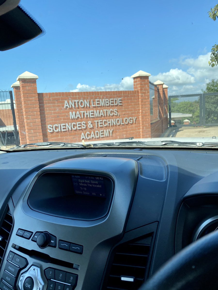 siyandandaba's tweet photo. A brand new school 📡🌡🔬🧬

✨✨ https://t.co/t2y0o00bms
