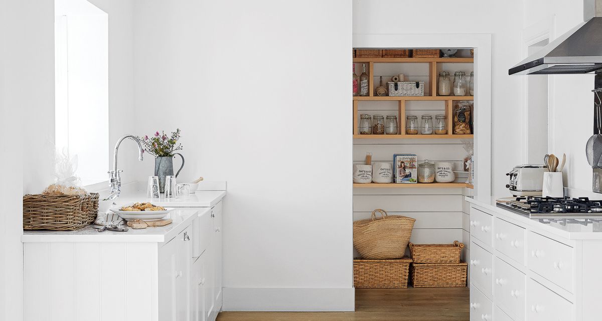 homesandgardens's tweet photo. Marie Kondo reveals her top 5 tidying tips - and they're gamechangers https://t.co/YGyRvOSEEY https://t.co/AR89Hu0ZkI