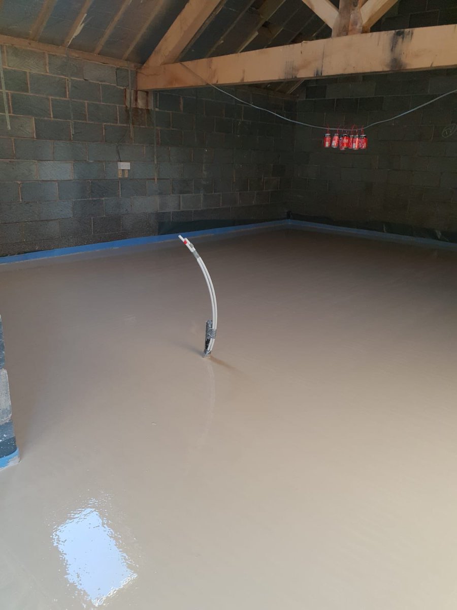 nichefloor's tweet photo. 📍Wybenbury
🏠 69m2 Barn Conversion
🔥 Proline #UFH System
💧 Flowing Screed from Eco-Readymix 

The Floor System is in for this lovely couple converting their barn workshop into a new home. We’ll be back in 4 weeks for their ASHP installation #greenerhomes #renewables https://t.co/rIUQyONjC9