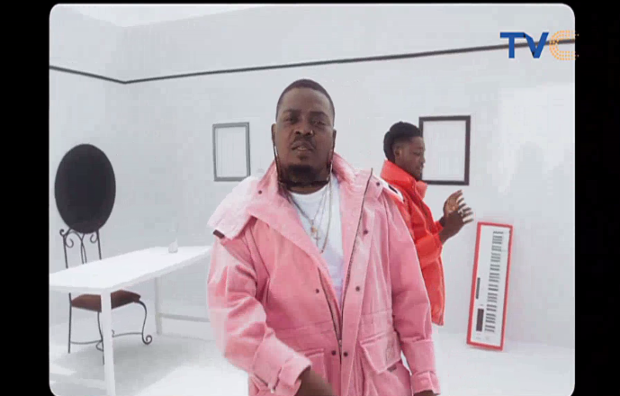 TVCconnect's tweet photo. For the second week in a row, @Olamide x @Omah_Lay maintain the number 1 spot on the #countdown. 🕺🕺 #ESplashonTVC #ESplashCountdown https://t.co/sBkQGqdkVm
