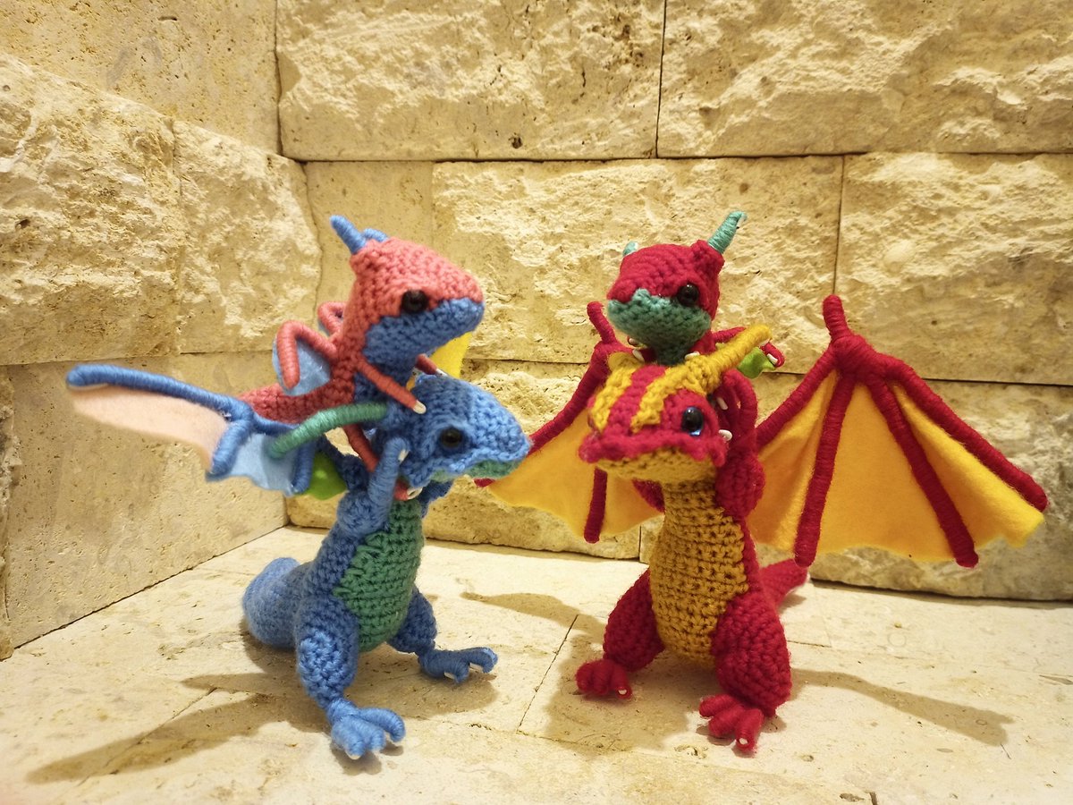 手乗りプチドラゴンに ピンクのお仲間を追加しました 『肩車して〜』の