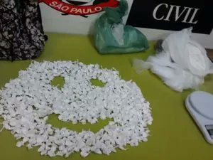 Brazilian police having fun with Cocaine