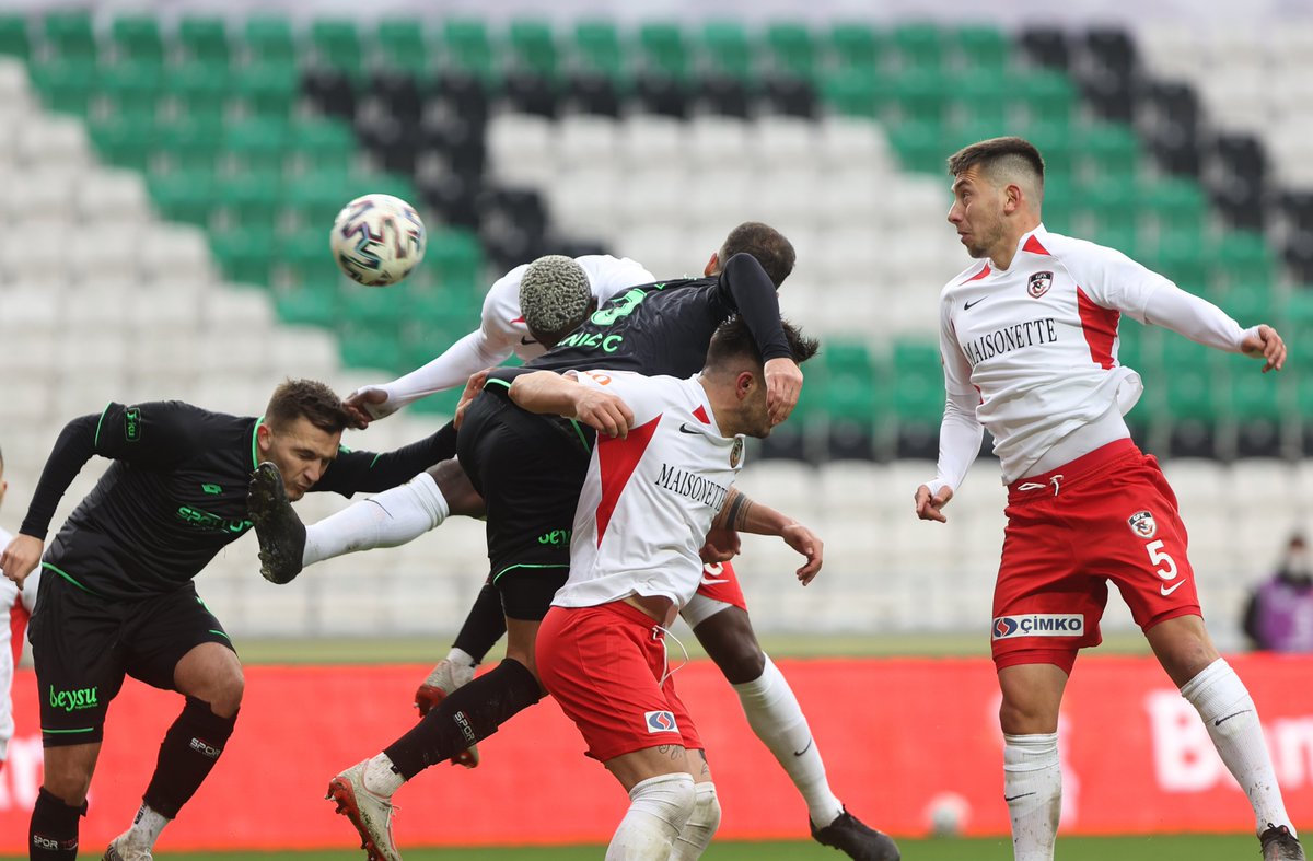 SIRA GÖZTEPE'DE
Konyaspor, son bir hafta içinde şanssızlık yaşadığı Galatasaray ve Gaziantep FK'yı mağlup etti.
Yeşil-beyazlı ekip, Süper Lig'de hiç mağlup edemediği Göztepe'yi de yenerek bu istatistiğe son vermek istiyor. https://t.co/ywwbOZDCcD