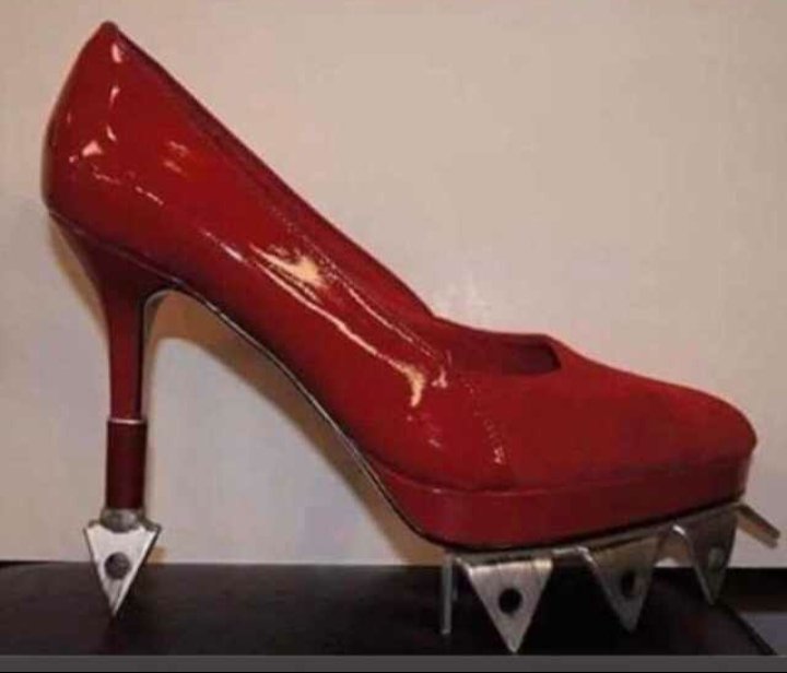 He diseñado estos zapatos para regalarselos a <a href="/HimarGonzalez/">Himar González</a> y que pueda ir a trabajar e informarnos del <a href="/tiempobrasero/">Tutiempo</a> tan maravillosa y profesionalmente como siempre en <a href="/ElTiempoA3/">El Tiempo de Antena 3</a>