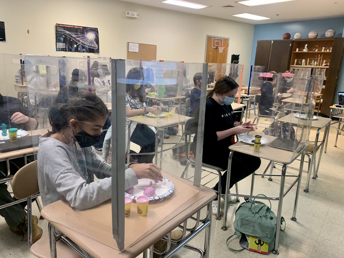 Modeling with Play-Doh in 7th grade science today! #AMSPride #ThisIsAvon <a href="/DrBLHC/">AvonSuper</a>