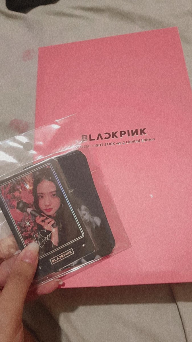 mrsjeonxyz's tweet photo. ✔ Blackpink lightstick v2 
🛍 @kmerchph9
📦 01/13/21 https://t.co/Bd1y66rLVr