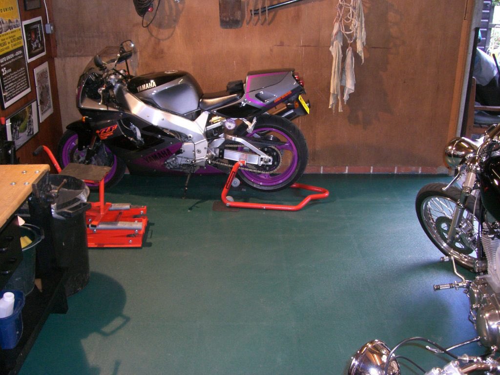 TektilesEurope's tweet photo. We have a handful of end of run interlocking flooring batches remaining. Get a quote! #paftektiles #garageflooring #garagefloortiles #workshopfloortiles #shedfloortiles https://t.co/E3NoSsc46Y