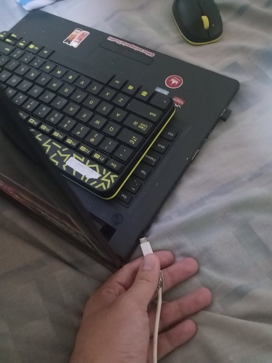 BelloAndGoodbye's tweet photo. [Sabog/Sabaw/Lutang Rain thangz, a thread]

First off, I tried inserting the phone charger at my laptop's charging hole.

What makes matters worse, phone ko talaga balak kong icharge... Kaazar https://t.co/voZPoHItPC