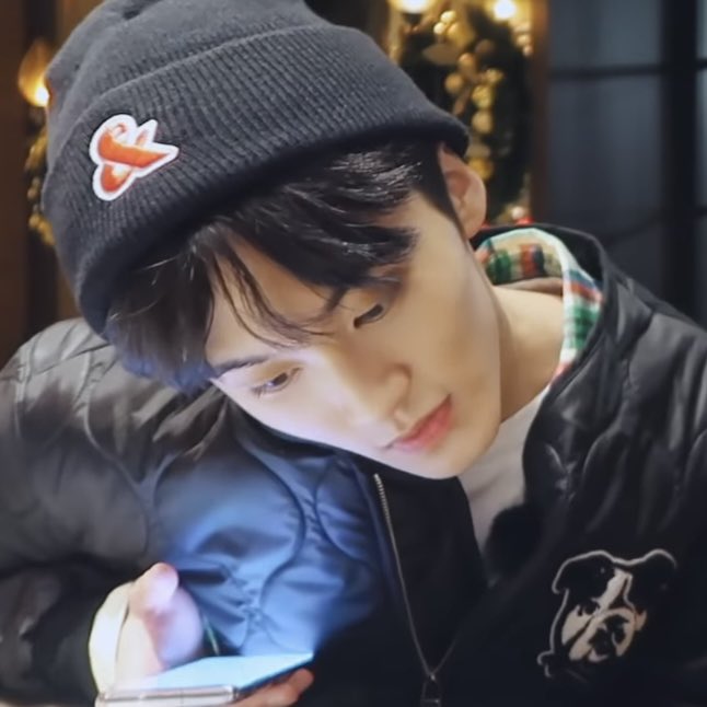 nct_closet_'s tweet image. 💚191219 채널 NCT DAILY 유튜브 마크 옷 정보💚

브랜드: CE AND (씨이앤)
제품명: AND Beanie Black
가격: 29000원

무신사(품절) : m.store.musinsa.com/app/goods/1169…

#마크 #MARK #NCT #NCT127 #NCTDREAM #NCT_RESONANCE