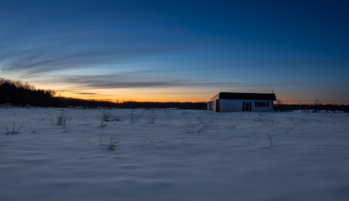 Lampstandvisual's tweet photo. Cruikshank Airfield. #owensound #sunset https://t.co/GV3Zkn4wCk