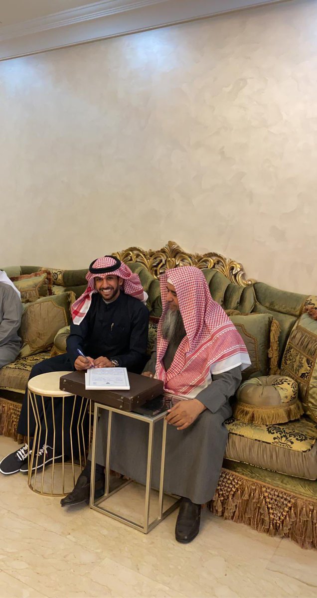 الحمد لله الذي بنعمته تتم الصالحات

بحمد الله وفضله تم اليوم
[.. عقد قرآني ..]

وأسأل الله التوفيق البركة والذرية الصالحة